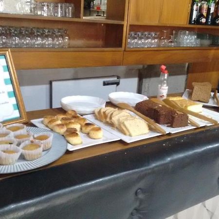 Cheltum Hotel Trelew Buitenkant foto