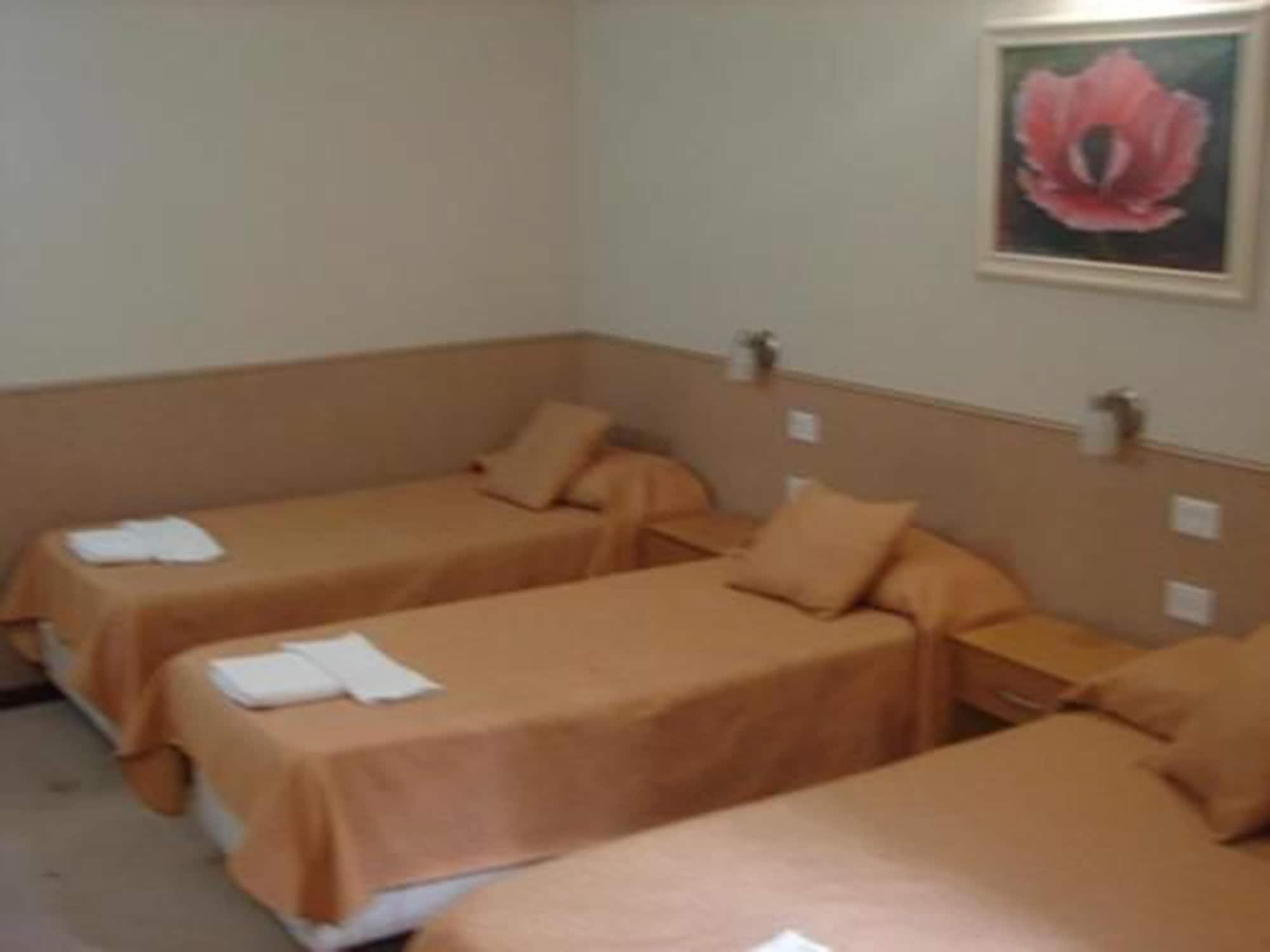Cheltum Hotel Trelew Buitenkant foto