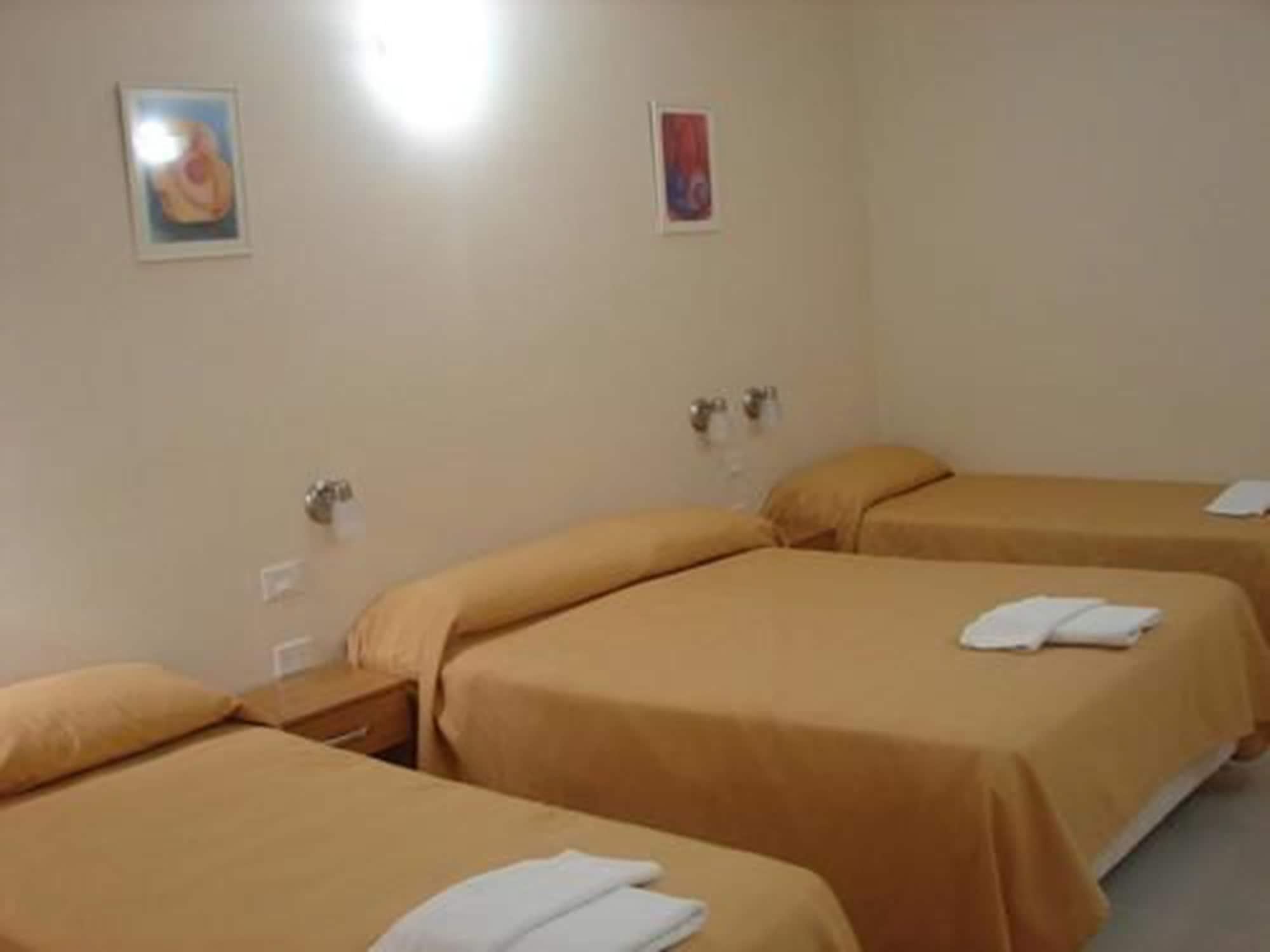 Cheltum Hotel Trelew Buitenkant foto