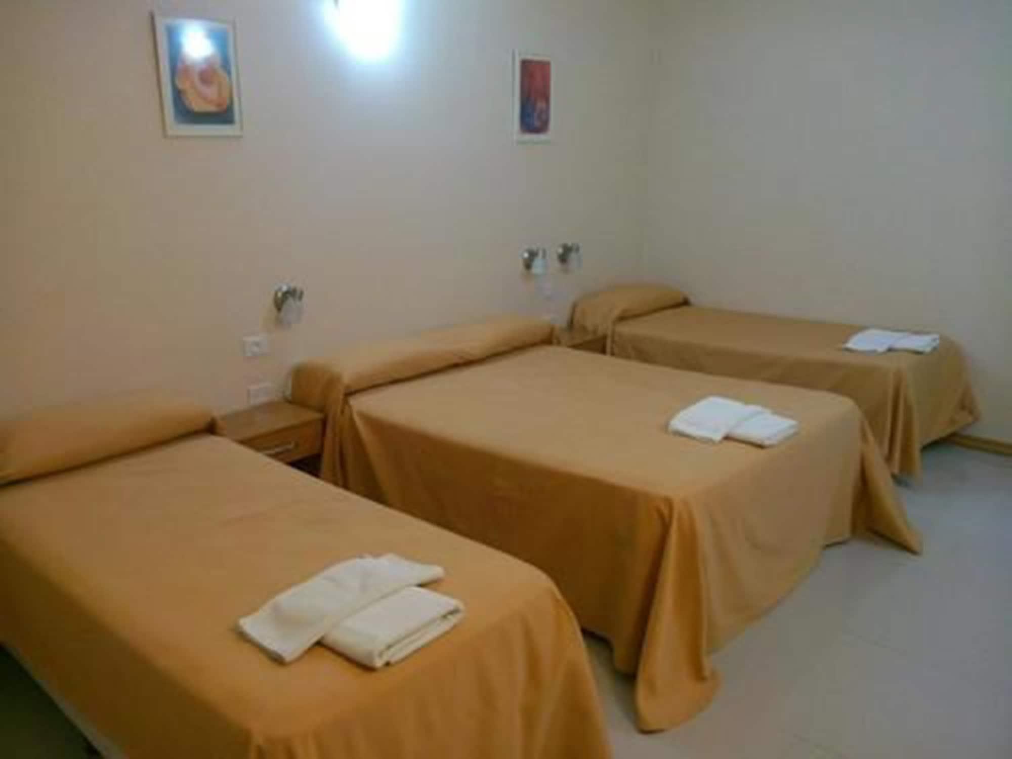 Cheltum Hotel Trelew Buitenkant foto