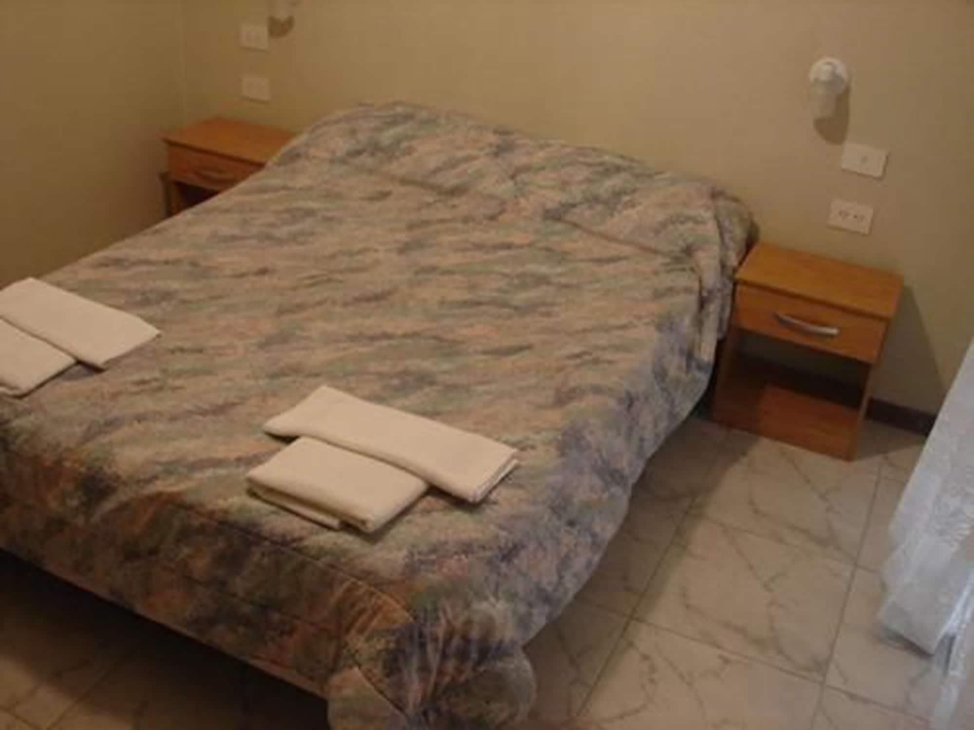 Cheltum Hotel Trelew Buitenkant foto