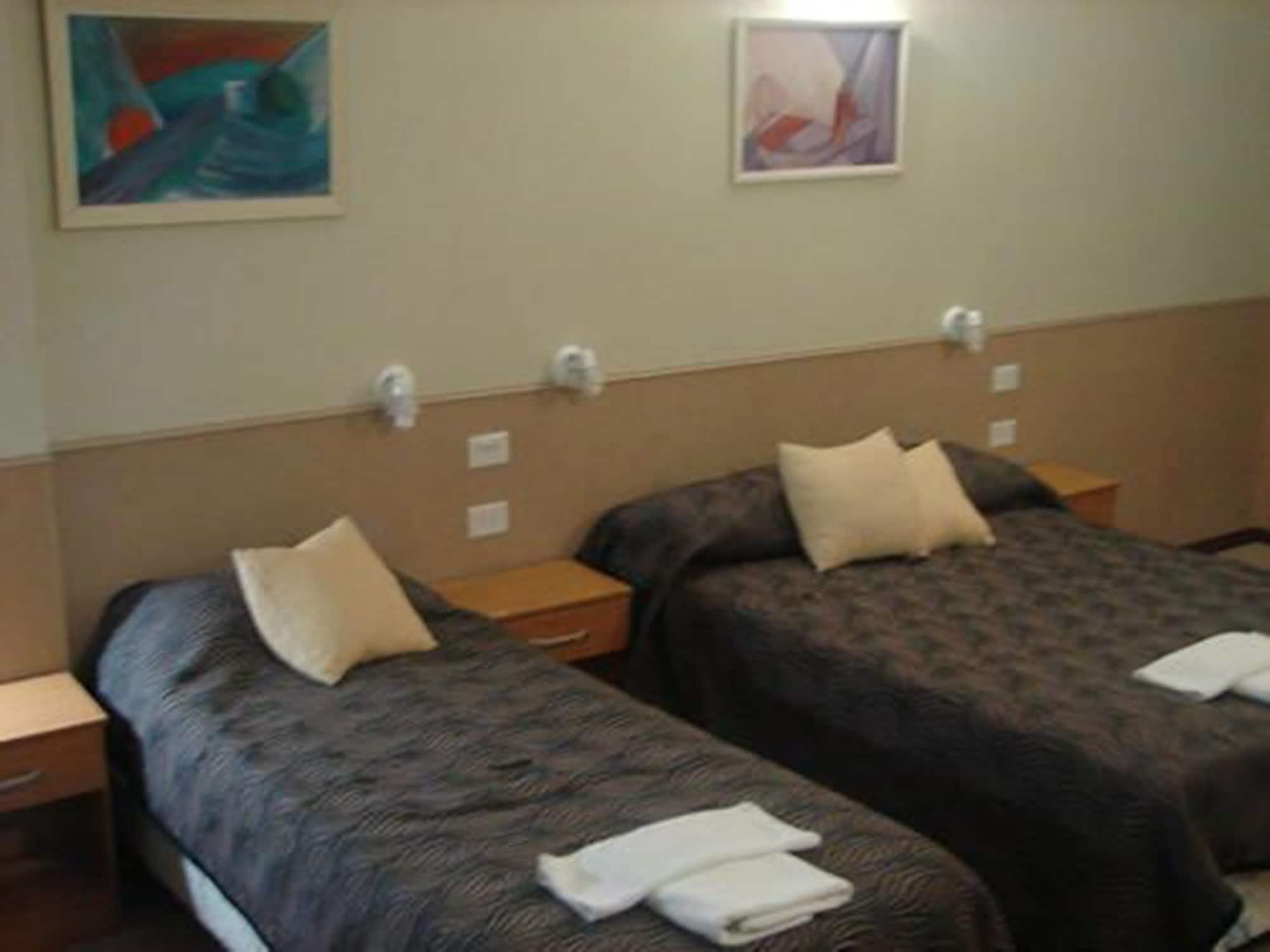 Cheltum Hotel Trelew Buitenkant foto