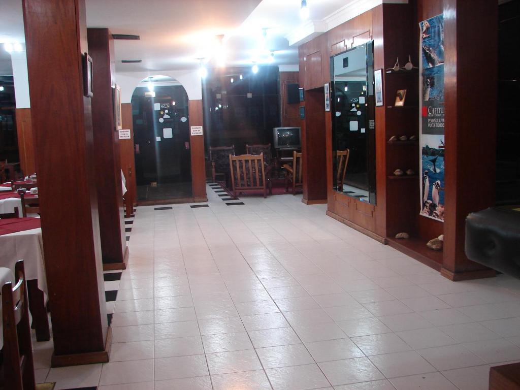 Cheltum Hotel Trelew Buitenkant foto