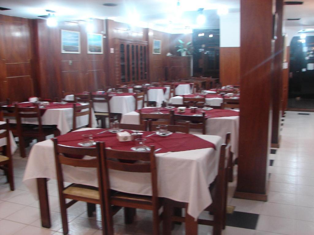 Cheltum Hotel Trelew Buitenkant foto