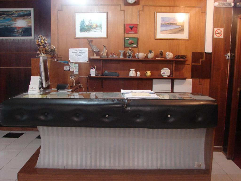 Cheltum Hotel Trelew Buitenkant foto