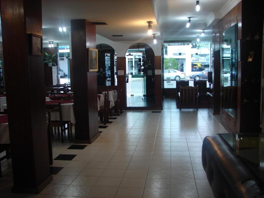 Cheltum Hotel Trelew Buitenkant foto